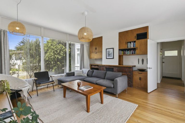 Photo of property in 1/199 Newlands Road, Newlands, Wellington, 6037