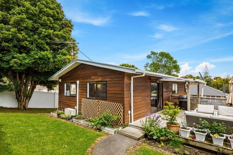 Photo of property in 1/80 Kervil Avenue, Te Atatu Peninsula, Auckland, 0610