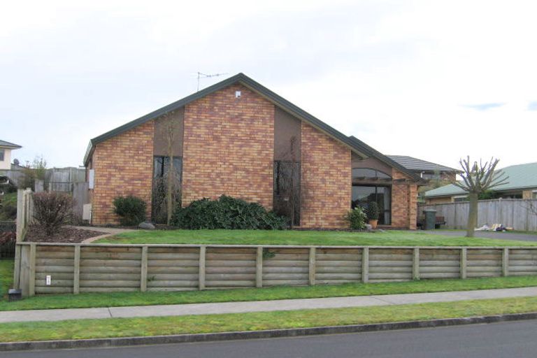 Photo of property in 18 Limousin Place, Grandview Heights, Hamilton, 3200