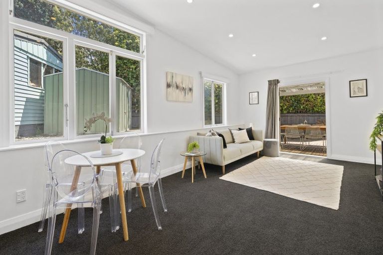 Photo of property in 203 Sutherland Road, Lyall Bay, Wellington, 6022