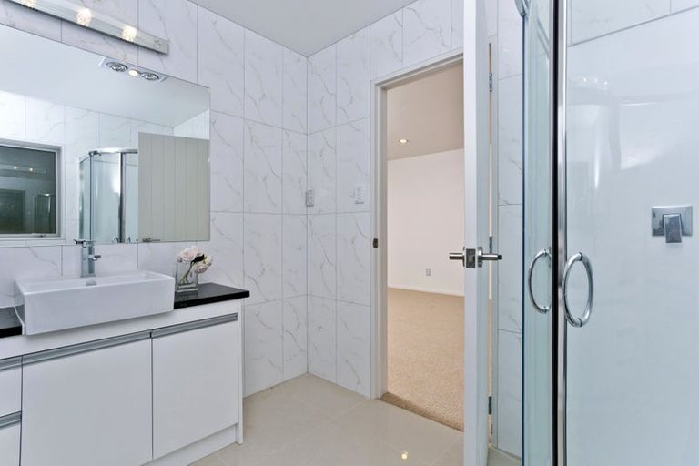 Photo of property in 98 Tiriwa Drive, Massey, Auckland, 0614