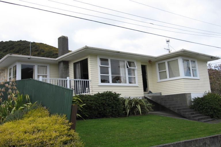 Photo of property in 7 Parenga Street, Wainuiomata, Lower Hutt, 5014
