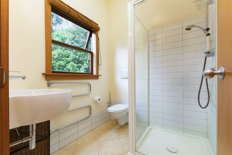 Photo of property in 7 Piha Road, Piha, 0772