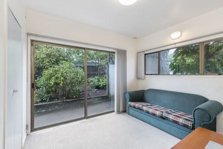 Photo of property in 2/47 James Evans Drive, Northcote, Auckland, 0627