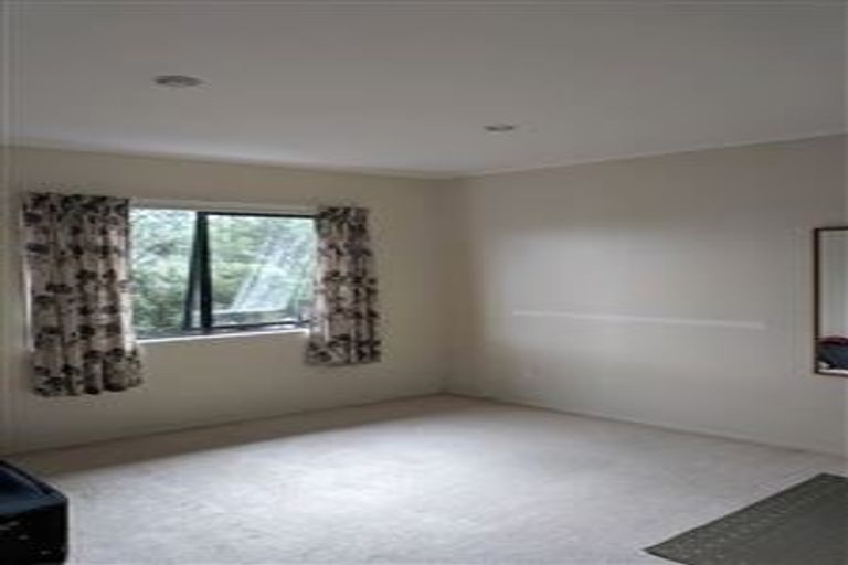 Photo of property in 2/41 Radiata Lane, Chatswood, Auckland, 0626