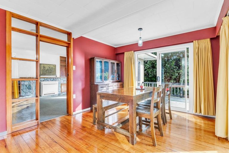 Photo of property in 50 Seaview Road, Marfell, New Plymouth, 4310