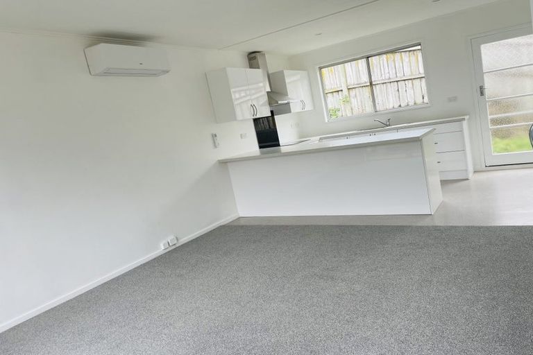 Photo of property in 1/122 Archers Road, Glenfield, Auckland, 0629