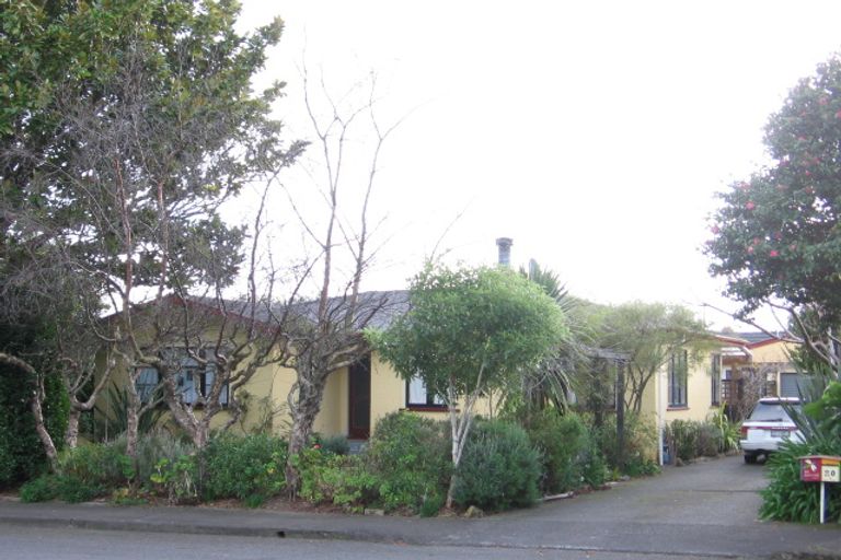 Photo of property in 20 Dorset Crescent, Hokowhitu, Palmerston North, 4410