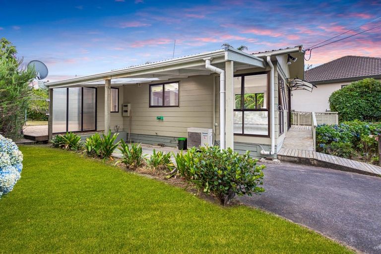 Photo of property in 73 Wiseley Road, West Harbour, Auckland, 0618