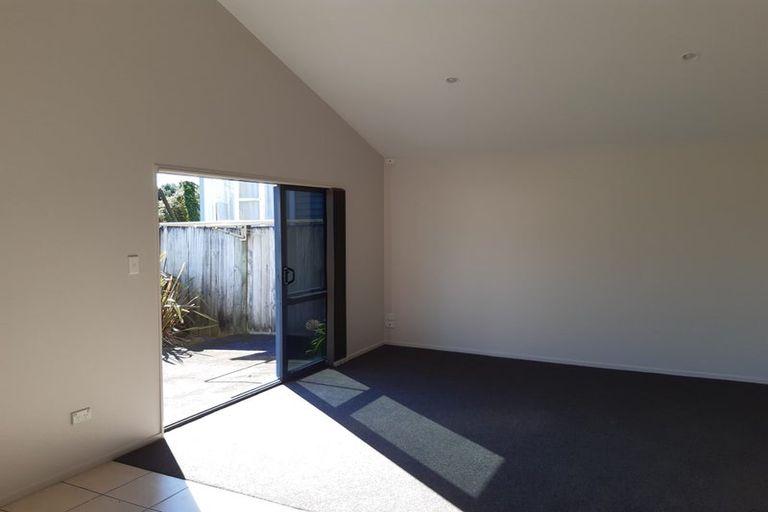 Photo of property in 328 Devon Street West, New Plymouth, 4310