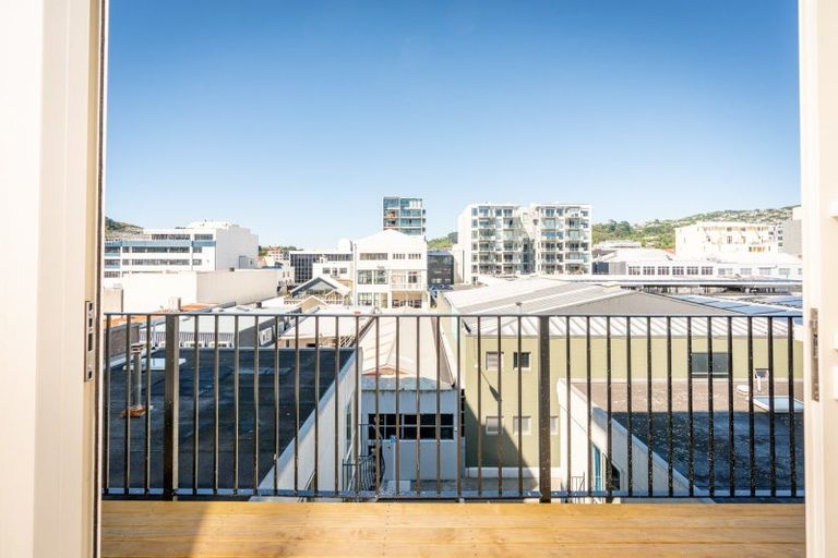 Photo of property in De Vere Apartments, 10/23 Tennyson Street, Te Aro, Wellington, 6011