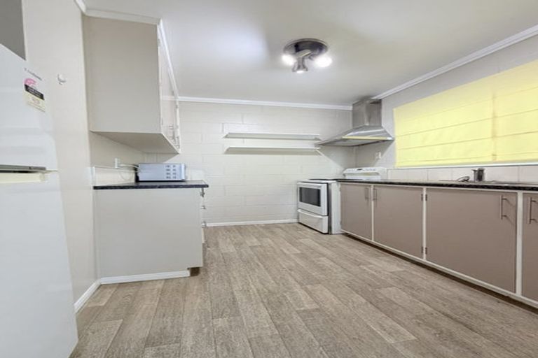 Photo of property in 62 Manhattan Heights, Glendene, Auckland, 0602