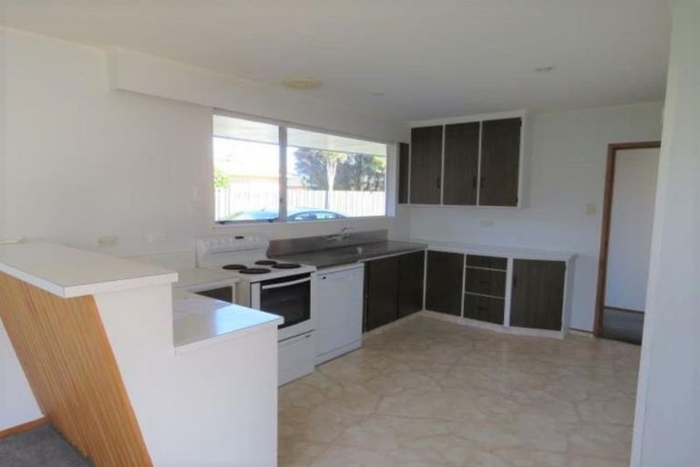 Photo of property in 70 Manu Crescent, Upper Vogeltown, New Plymouth, 4310