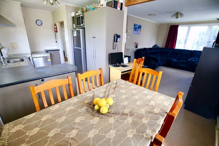 Photo of property in 17 Paul Crescent, Fairfield, Hamilton, 3214