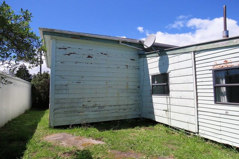 Photo of property in 44 Adderley Street, Westport, 7825