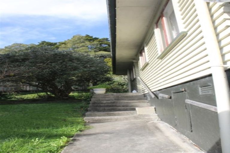 Photo of property in 16 Whaka Street, Maungaturoto, 0520