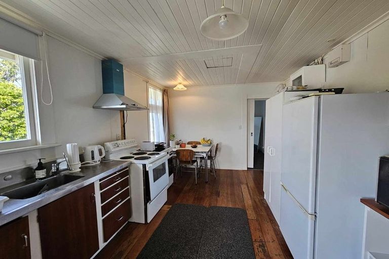 Photo of property in 33 Rangiora Street, Castlecliff, Whanganui, 4501