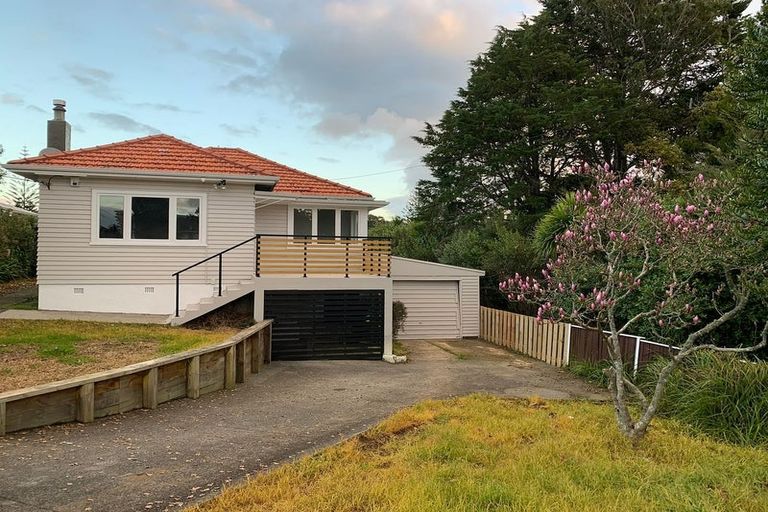 Photo of property in 70 Savoy Road, Glen Eden, Auckland, 0602