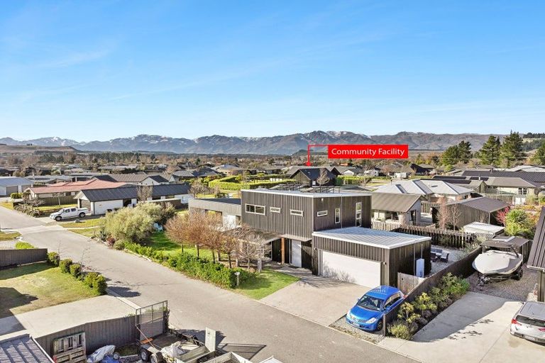 Photo of property in 15 Marbleleaf Lane, Albert Town, Wanaka, 9305
