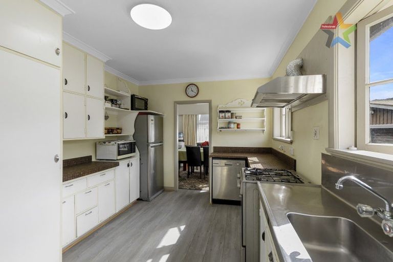 Photo of property in 65 Glen Road, Stokes Valley, Lower Hutt, 5019