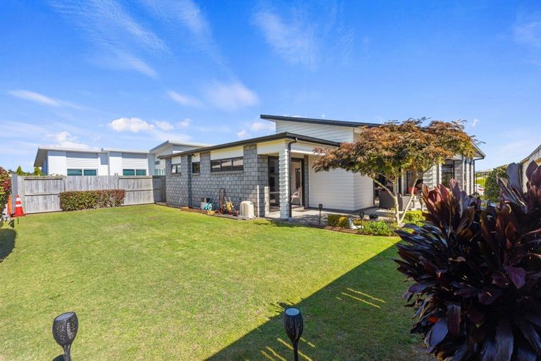 Photo of property in 79 Sandhurst Drive, Papamoa Beach, Papamoa, 3118