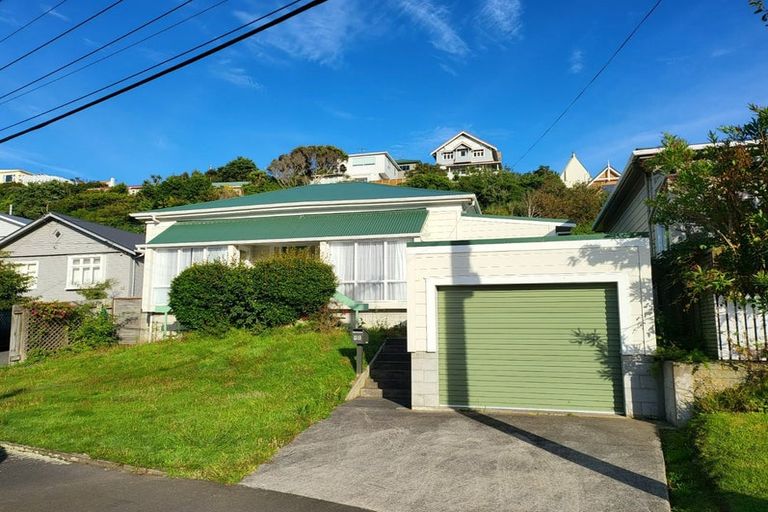 Photo of property in 90 Eden Street, Island Bay, Wellington, 6023