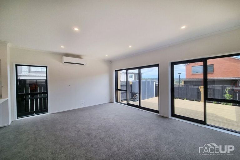 Photo of property in 2 Oma Hoiho Place, Westgate, Auckland, 0614