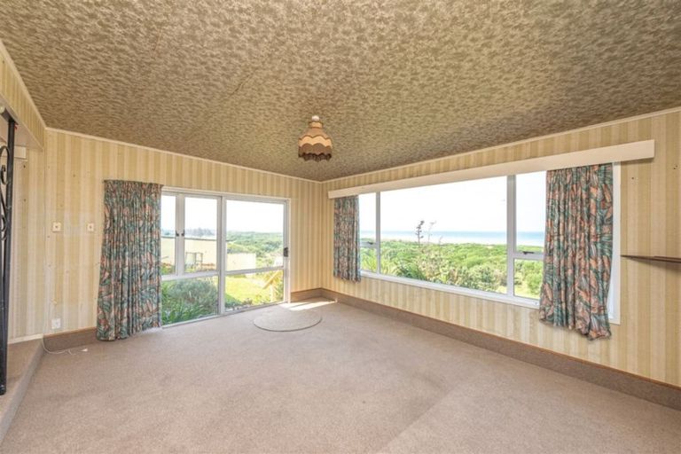 Photo of property in 93 Karaka Street, Castlecliff, Whanganui, 4501