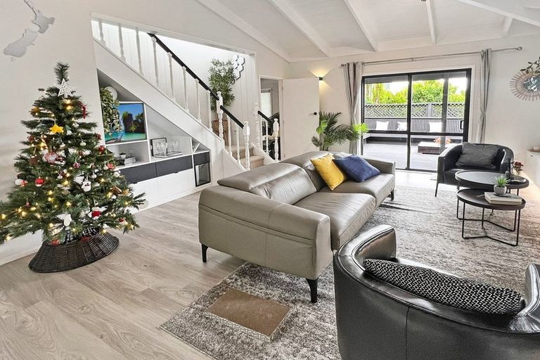 Photo of property in 26 Brian Crescent, Stanmore Bay, Whangaparaoa, 0932