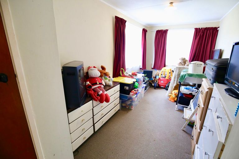 Photo of property in 17 Paul Crescent, Fairfield, Hamilton, 3214