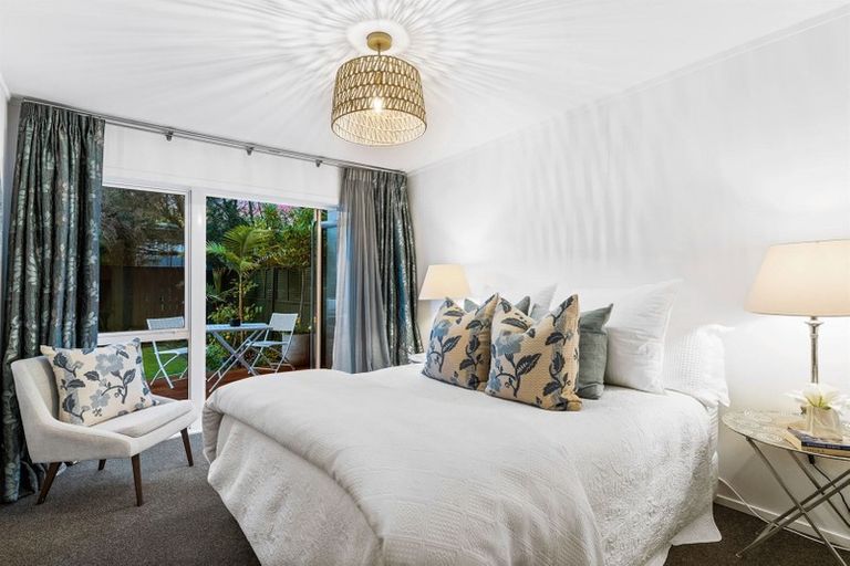 Photo of property in 2/40 James Evans Drive, Northcote, Auckland, 0627