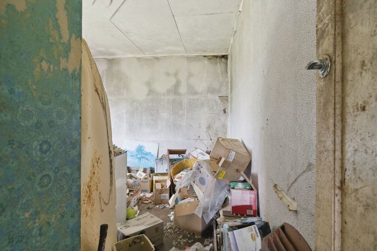 Photo of property in 87 Maupuia Road, Maupuia, Wellington, 6022