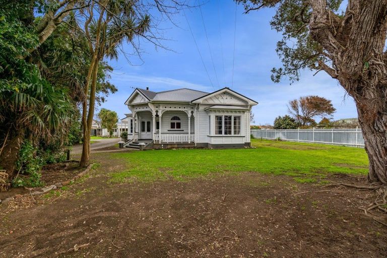 Photo of property in 76 South Road, Manaia, 4612