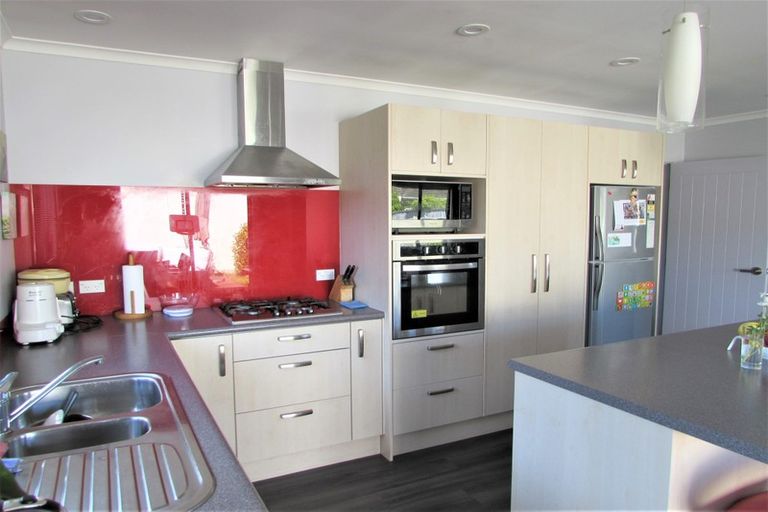 Photo of property in 3a Oxford Crescent, Ebdentown, Upper Hutt, 5018