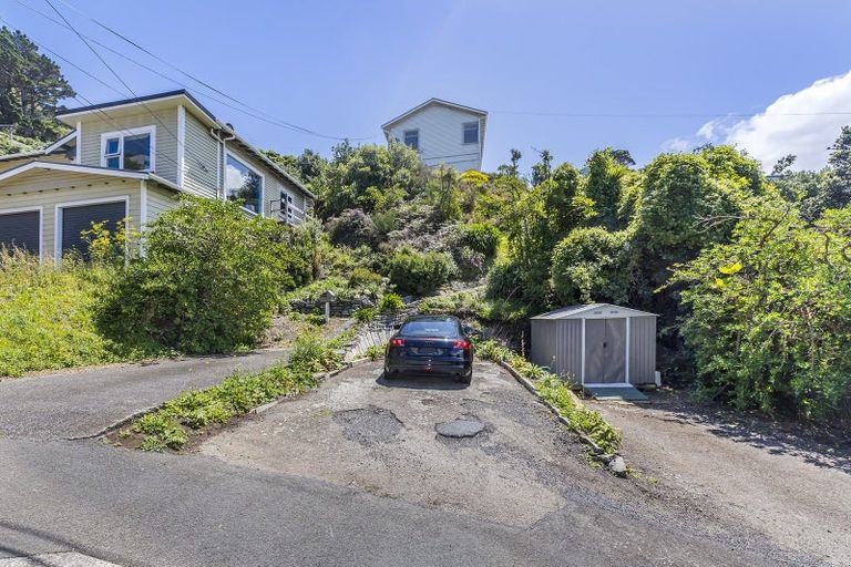 Photo of property in 24 Hungerford Road, Lyall Bay, Wellington, 6022