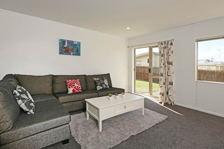 Photo of property in 15 Carlas Way, Ranui, Auckland, 0612