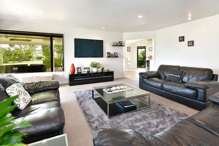 Photo of property in 69 Maygrove Drive, Orewa, 0931