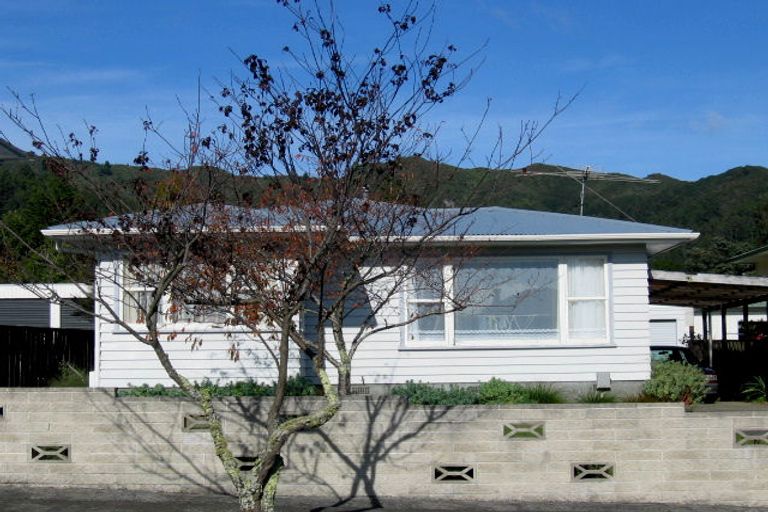 Photo of property in 12 Tanekaha Street, Stokes Valley, Lower Hutt, 5019
