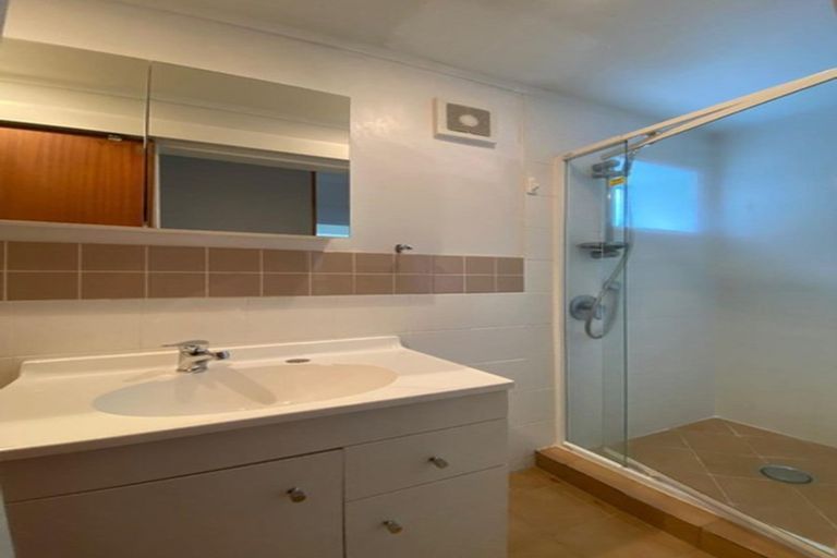 Photo of property in 2/20 Northumberland Avenue, Belmont, Auckland, 0622