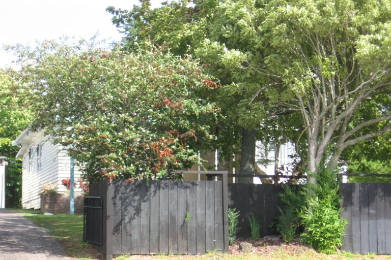 Photo of property in 52 St Leonards Road, Kelston, Auckland, 0602