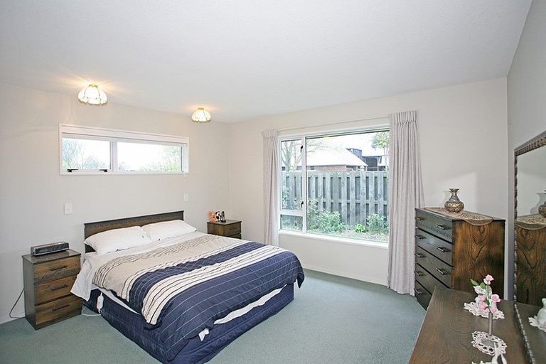 Photo of property in 2 Amesbury Mews, Avonhead, Christchurch, 8042