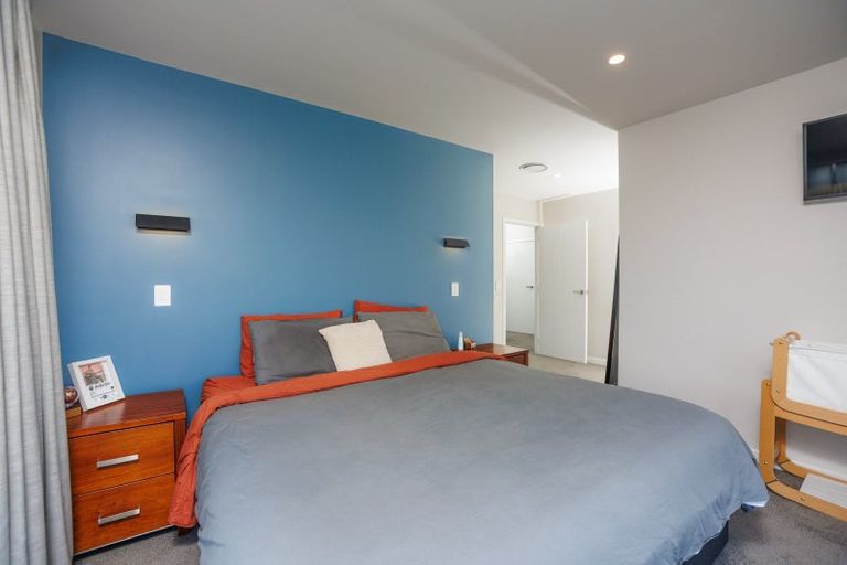 Photo of property in 31 Boeing Way, Newlands, Wellington, 6037