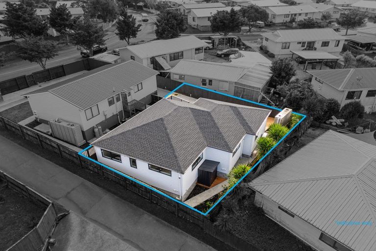 Photo of property in 14a Riserra Drive, Ranui, Auckland, 0612