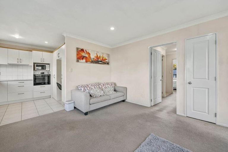 Photo of property in 52 Mirrabooka Avenue, Botany Downs, Auckland, 2010