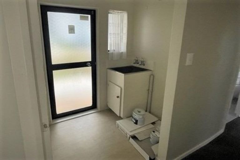 Photo of property in 1/21 Midgley Road, West Harbour, Auckland, 0618