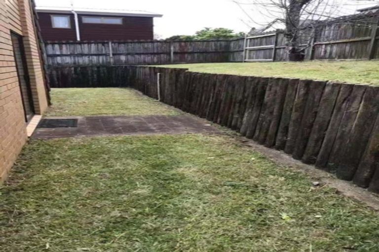 Photo of property in 58 Kurnell Drive, Botany Downs, Auckland, 2010