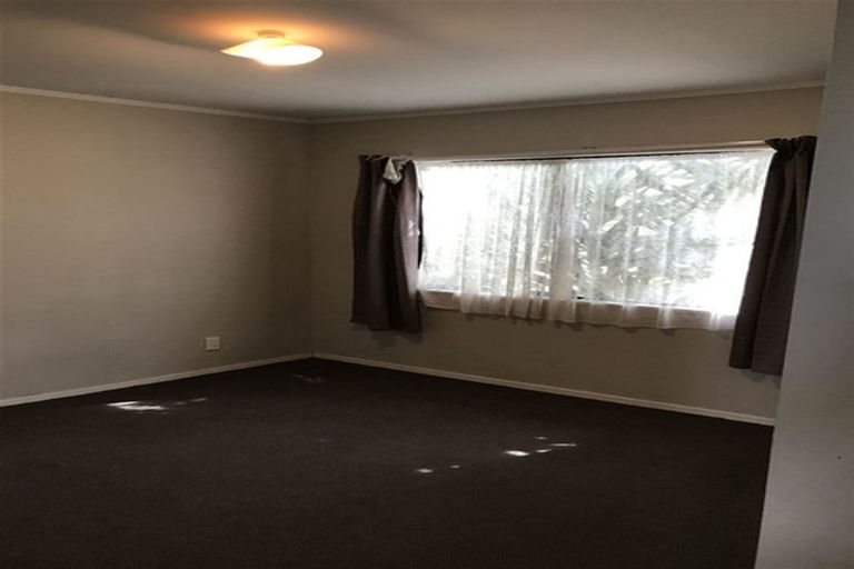 Photo of property in 4 Dungarvon Place, Clendon Park, Auckland, 2103