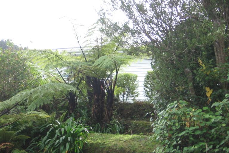 Photo of property in 106 Chester Road, Tawa, Wellington, 5028