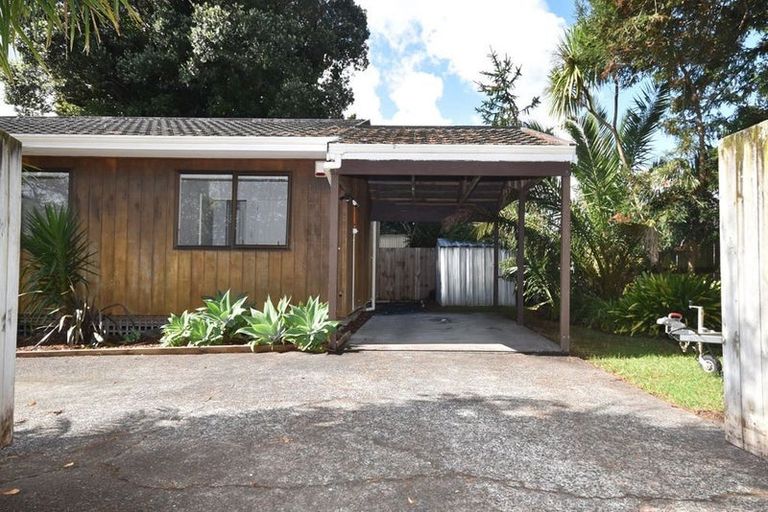Photo of property in 4 Glen Close, Glen Eden, Auckland, 0602