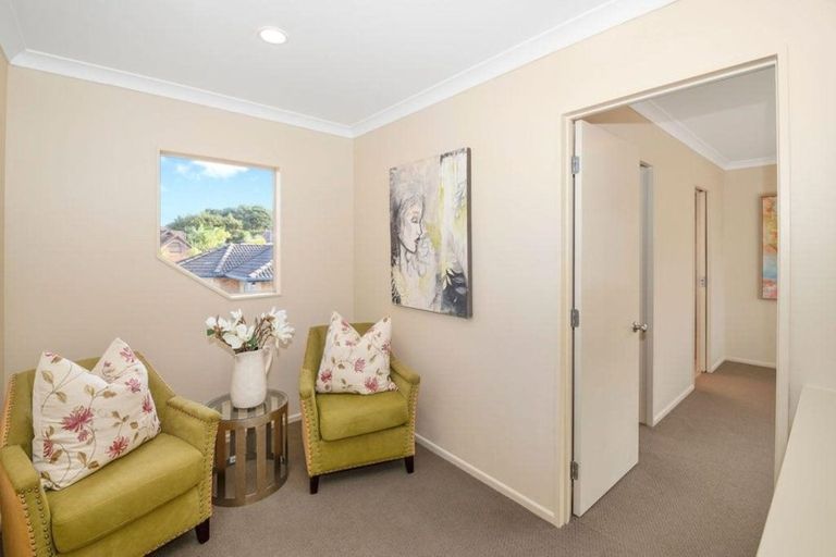 Photo of property in 23 South Kensington Way, Henderson, Auckland, 0612